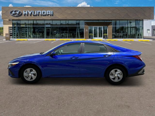 New 2025 Hyundai Elantra SE image 3