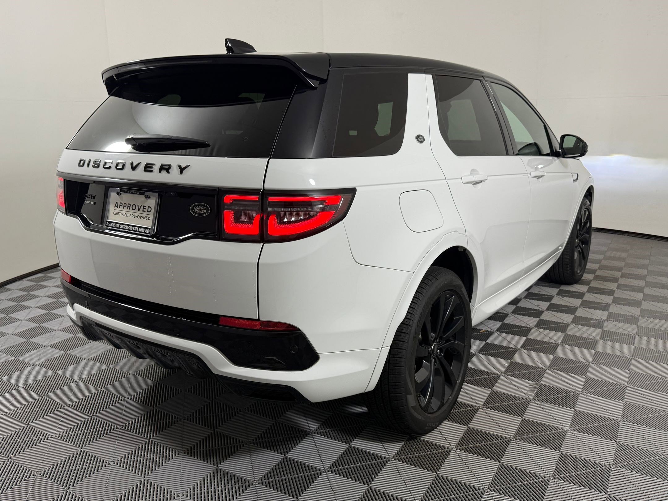 Used 2020 Land Rover Discovery Sport SE R-Dynamic AWD/4WD image 10