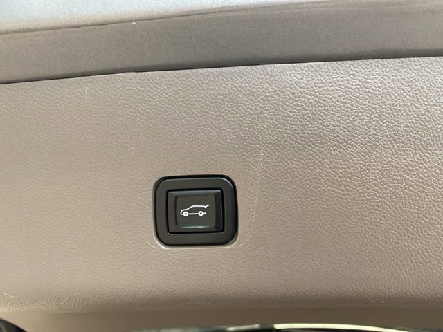 Used 2020 Chevrolet Traverse LT w/ Driver Confidence II Package image 10