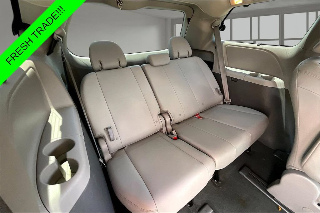 Used 2020 Toyota Sienna XLE Premium AWD/4WD image 25