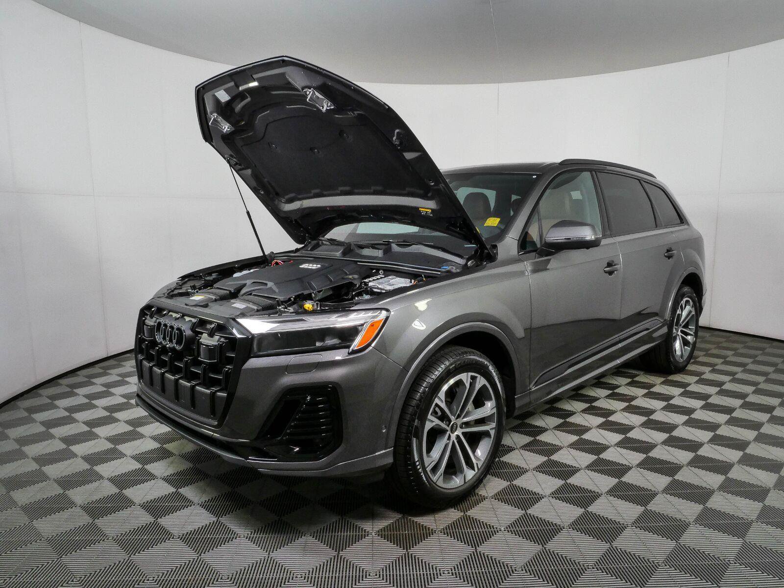 Used 2026 Audi Q7 3.0T Premium w/ Convenience Plus Package AWD/4WD image 36