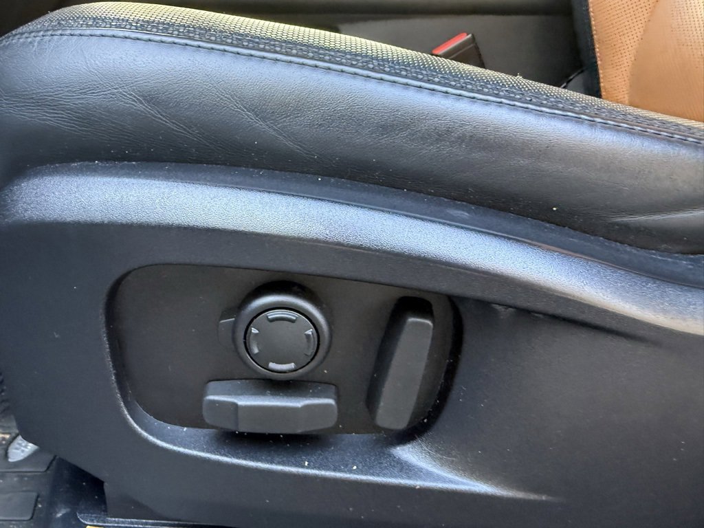 Used 2023 Land Rover Defender 110 X-Dynamic SE image 28