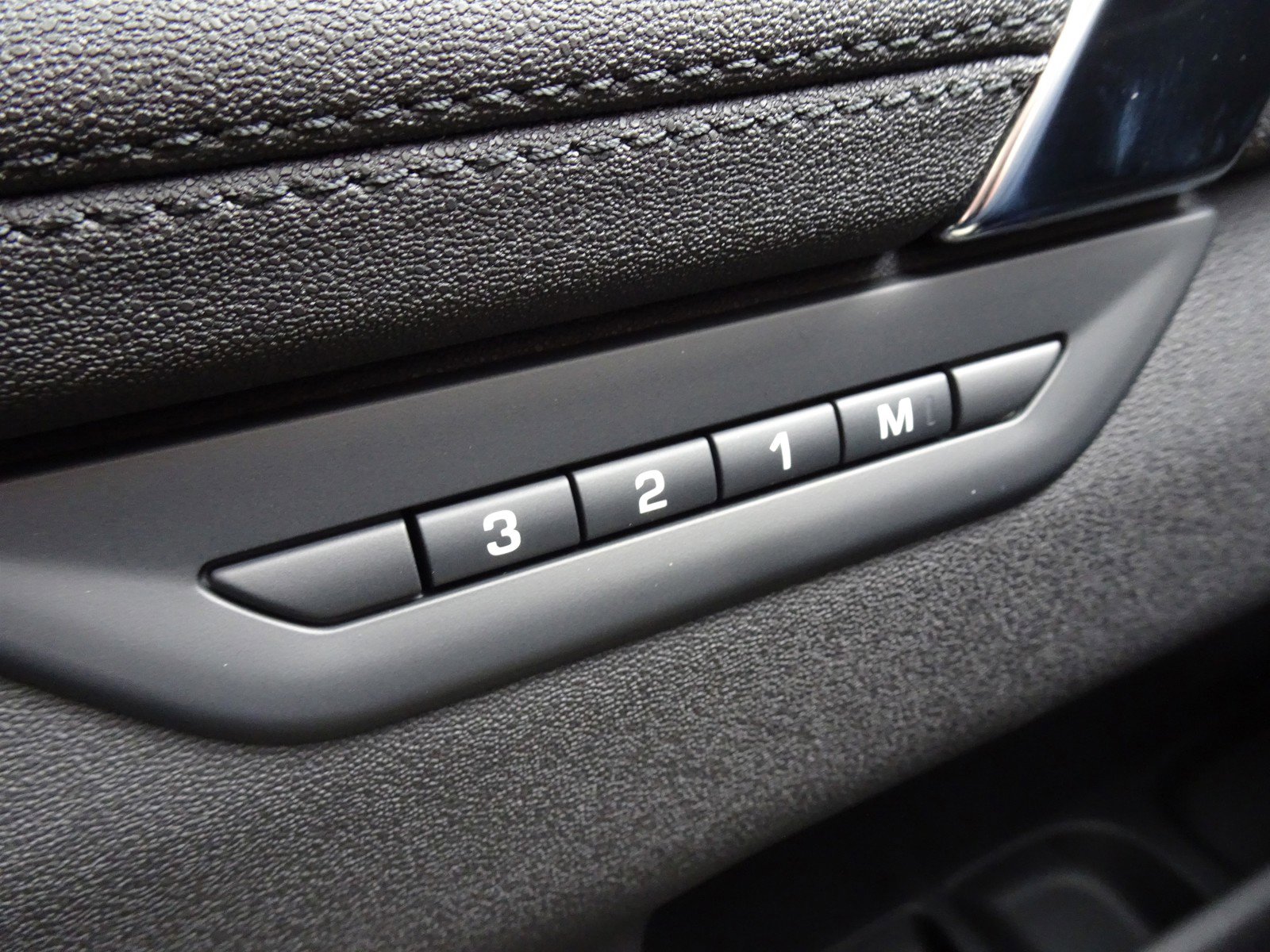 New 2025 Land Rover Discovery Sport S image 25