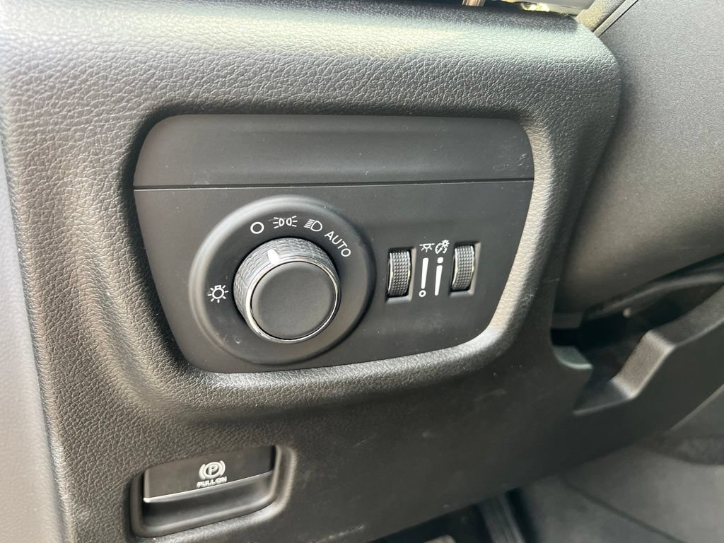 Used 2024 Jeep Grand Cherokee Altitude AWD/4WD image 21