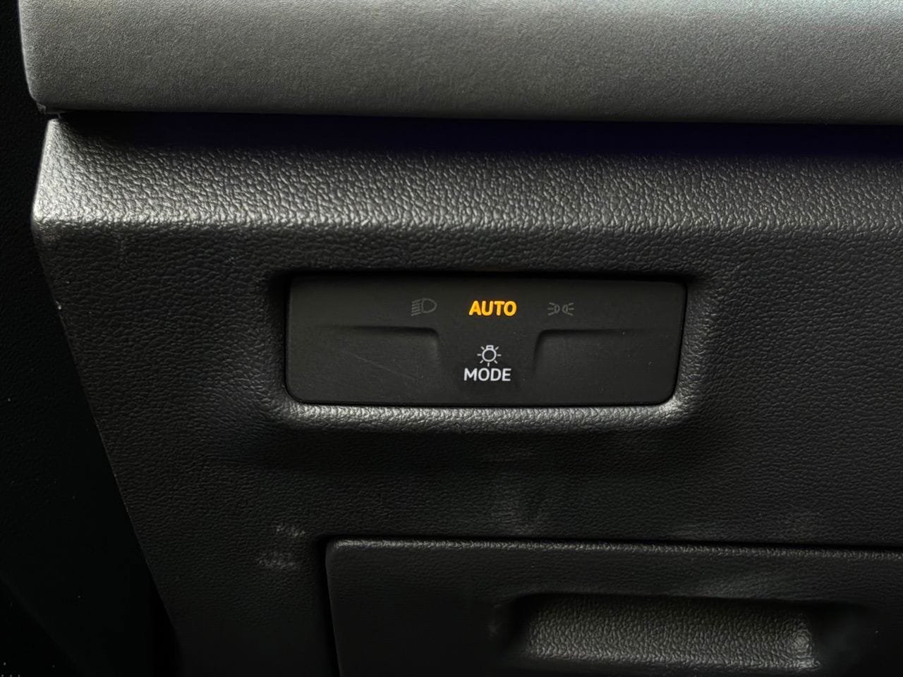 Used 2026 Volkswagen Tiguan SE FWD image 23