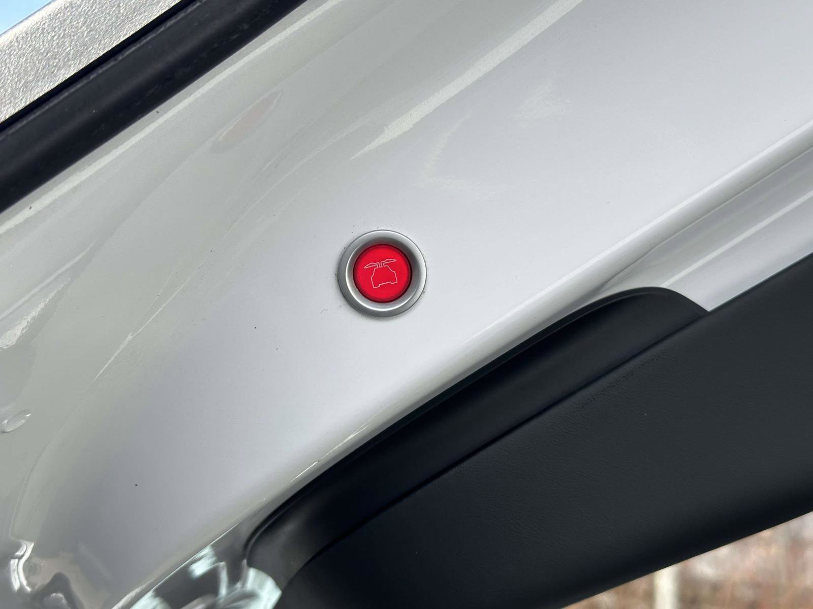 Used 2022 Tesla Model X Plaid image 18