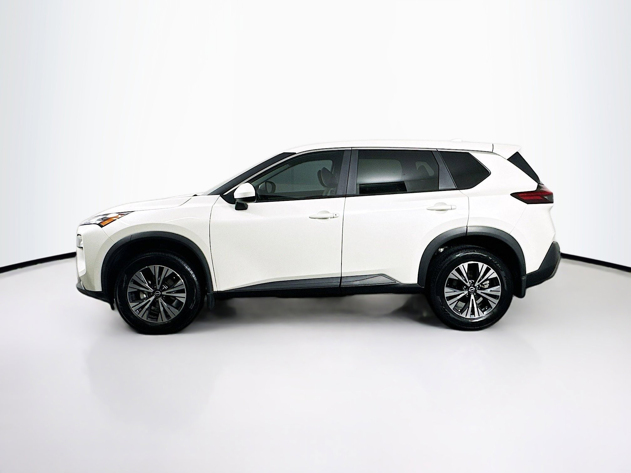 Used 2023 Nissan Rogue SV image 4