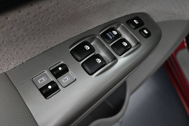 Used 2008 Hyundai Entourage GLS FWD image 18