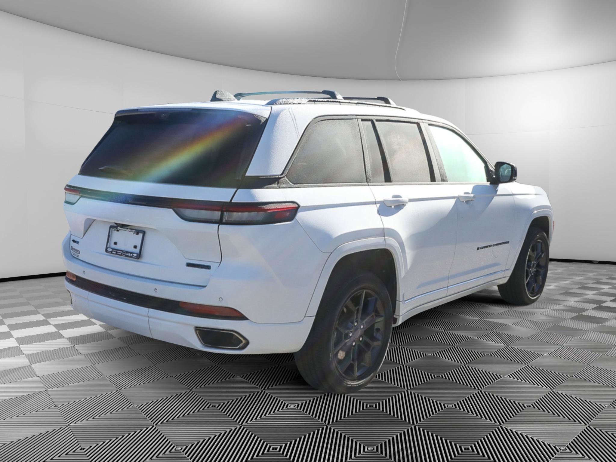 Used 2023 Jeep Grand Cherokee 30th Anniversary AWD/4WD image 8