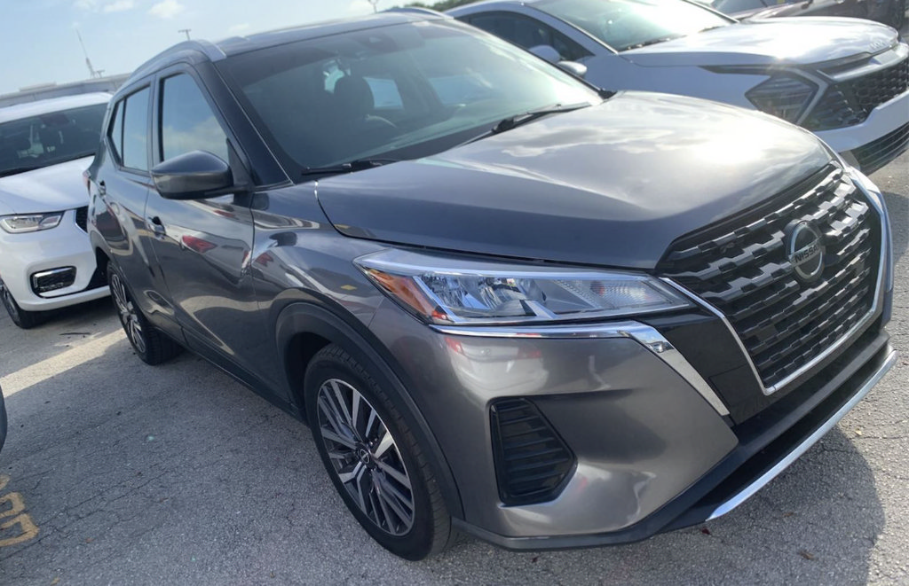 Used 2022 Nissan Kicks SV FWD image 3