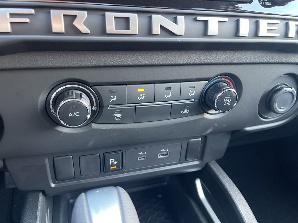 Used 2025 Nissan Frontier SV AWD/4WD image 12