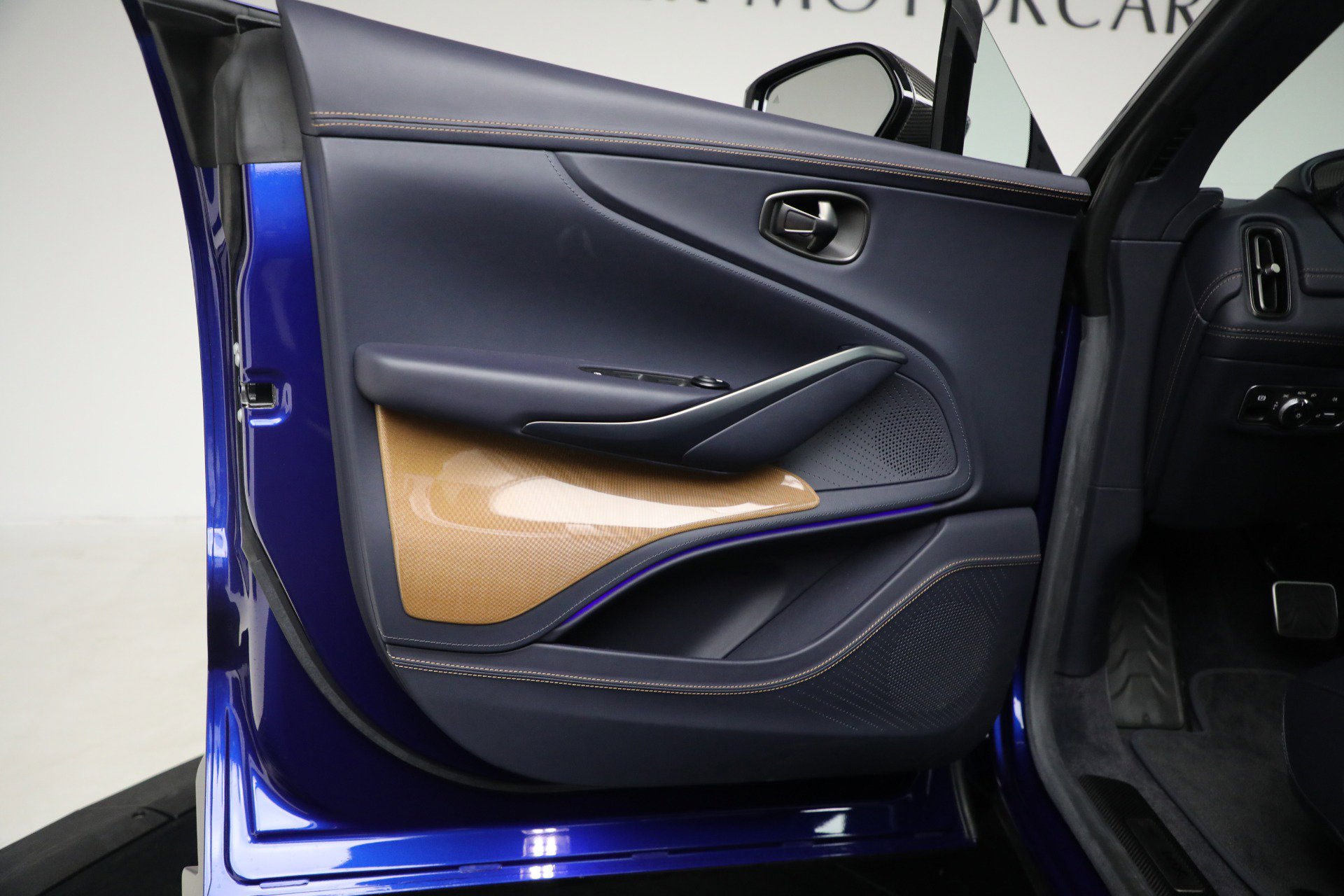 Used 2024 Aston Martin DBX 707 image 16