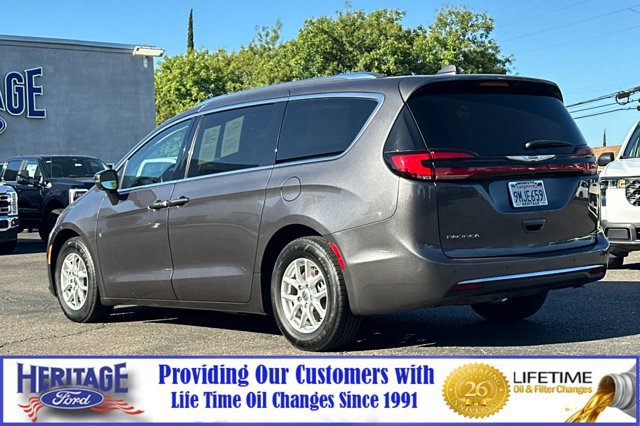 Used 2021 Chrysler Pacifica Touring-L FWD image 6