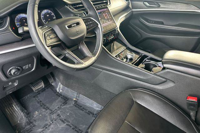 Certified 2023 Jeep Grand Cherokee L Limited w/ Black Appearance Package AWD/4WD image 10