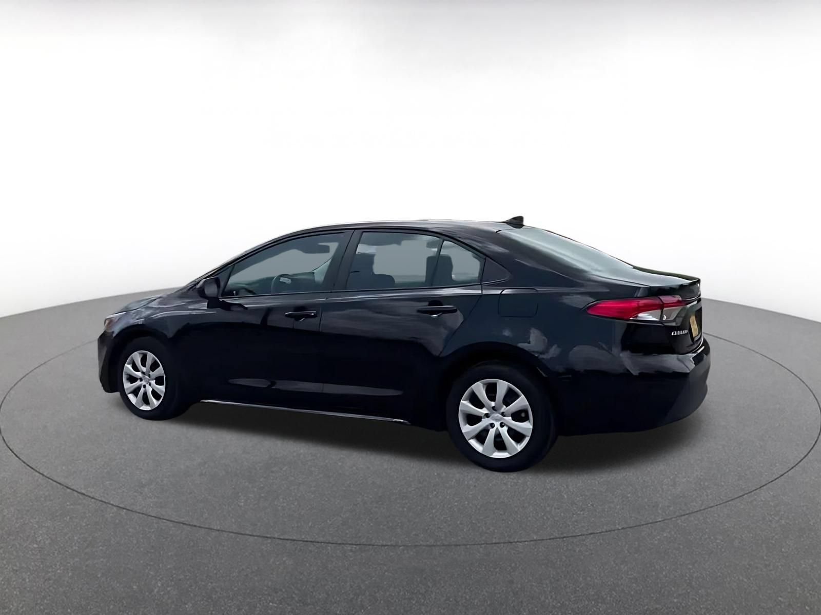 Used 2025 Toyota Corolla LE FWD image 10