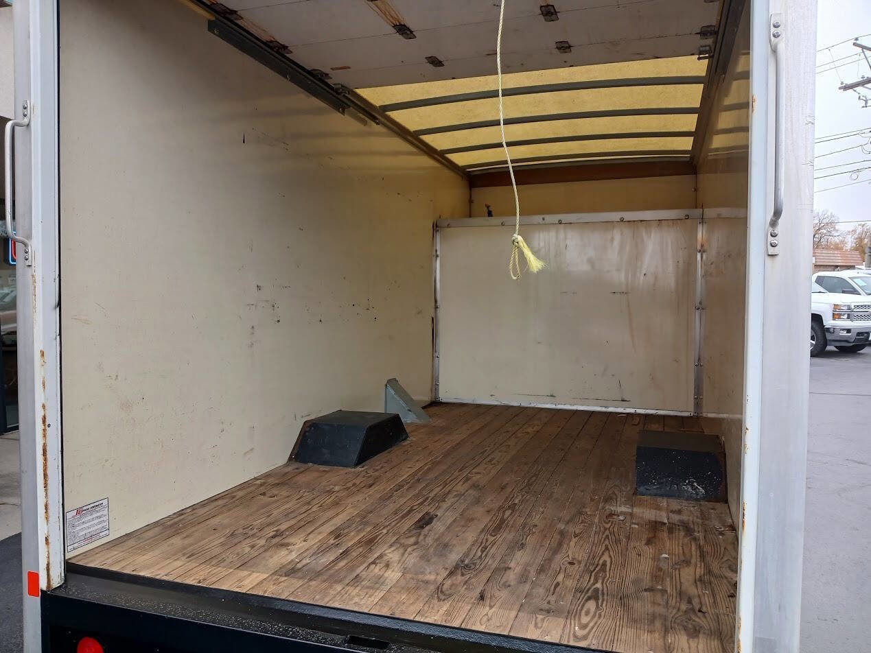 Used 2011 GMC Savana 3500 image 15