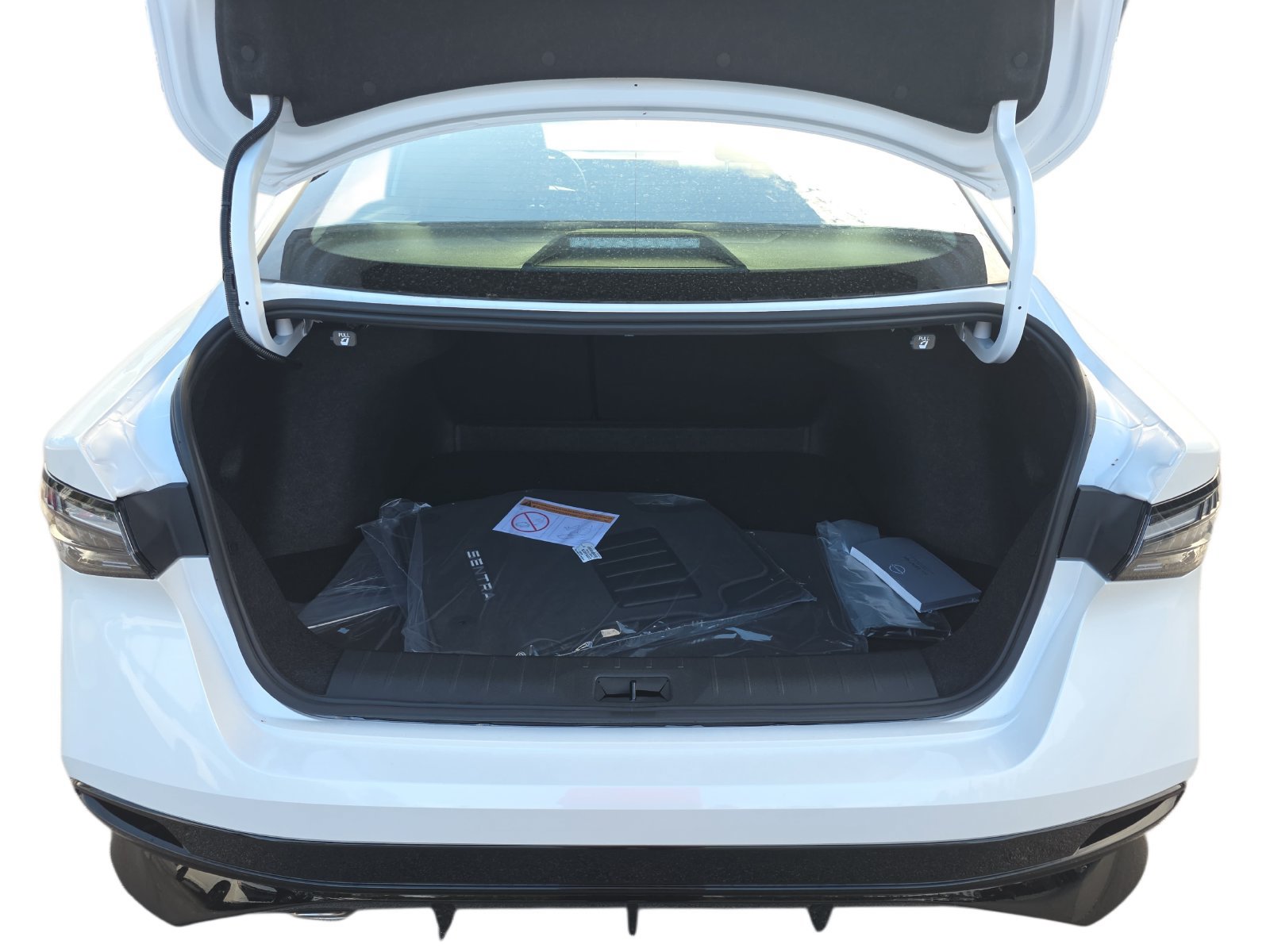 New 2027 Nissan Sentra SR w/ Floor Mat Package FWD image 29