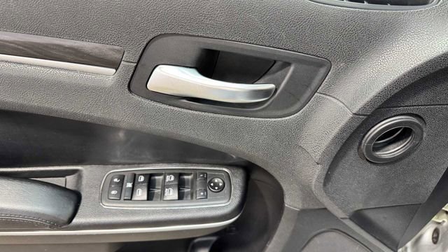 Used 2019 Chrysler 300 Touring w/ Sport Appearance Package image 21