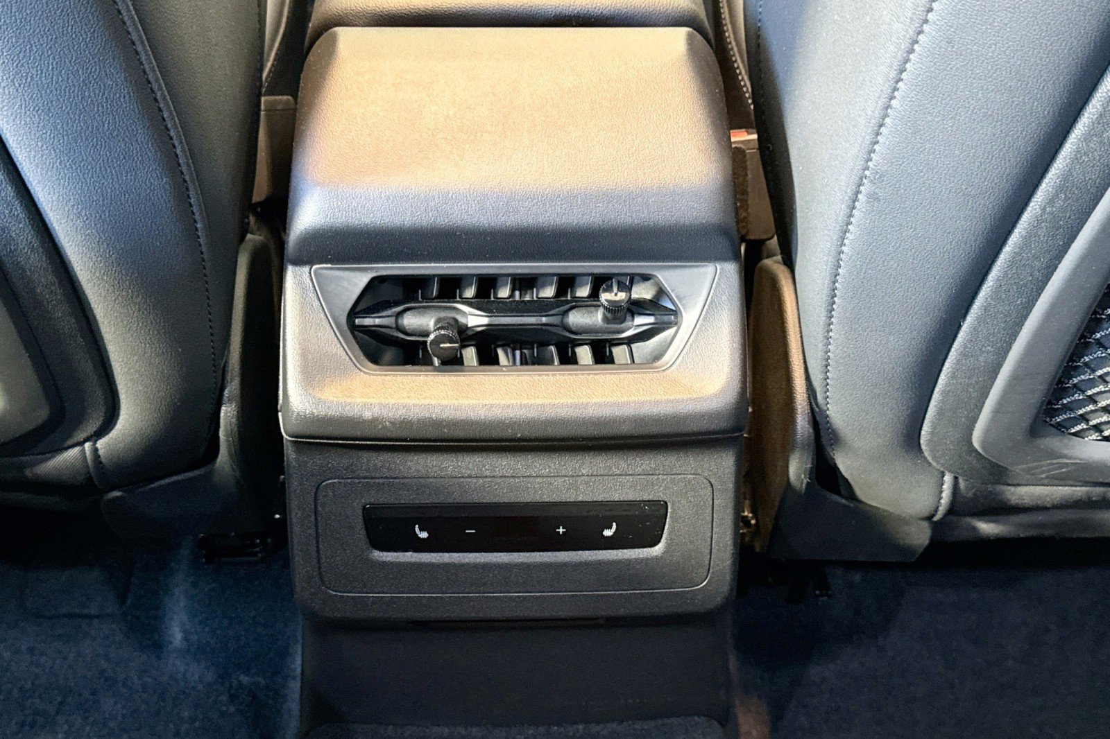 Used 2025 Audi Q6 e-tron Premium w/ Convenience Package image 23