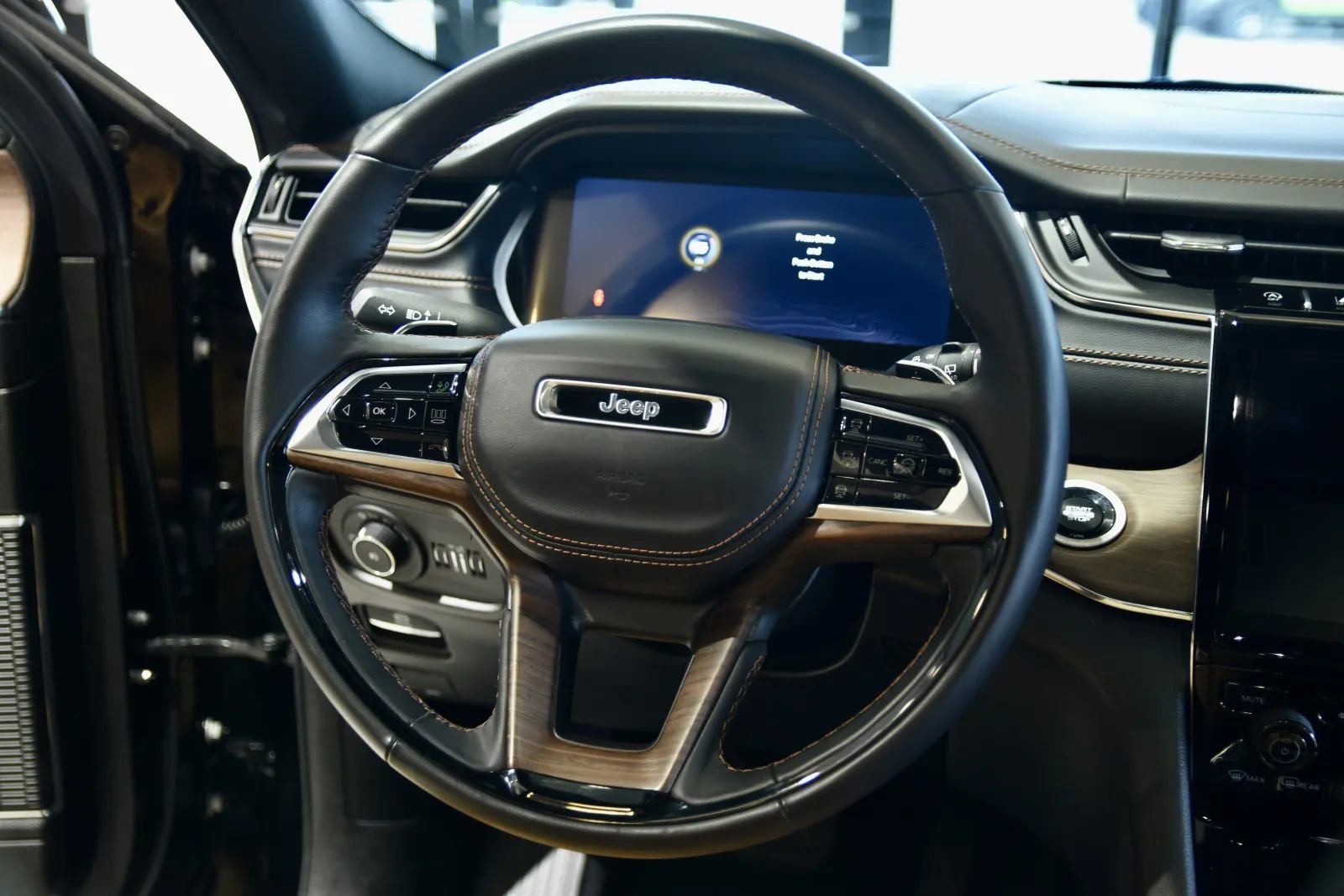 Used 2025 Jeep Grand Cherokee Summit AWD/4WD image 19