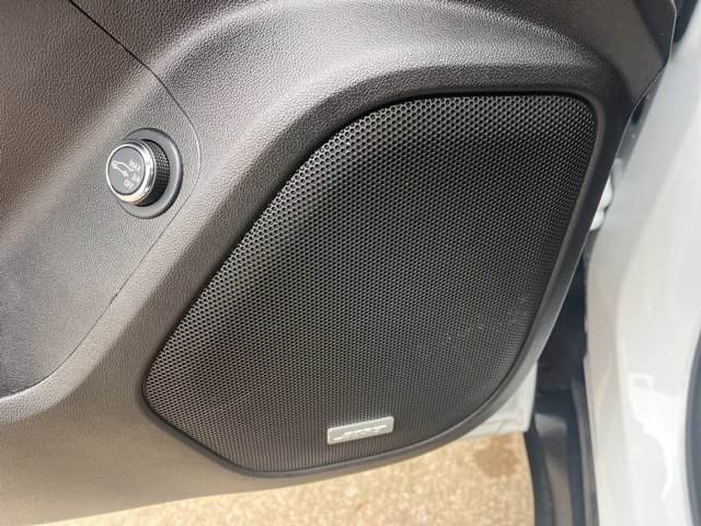 Used 2023 GMC Acadia SLE w/ Driver Convenience Package image 15