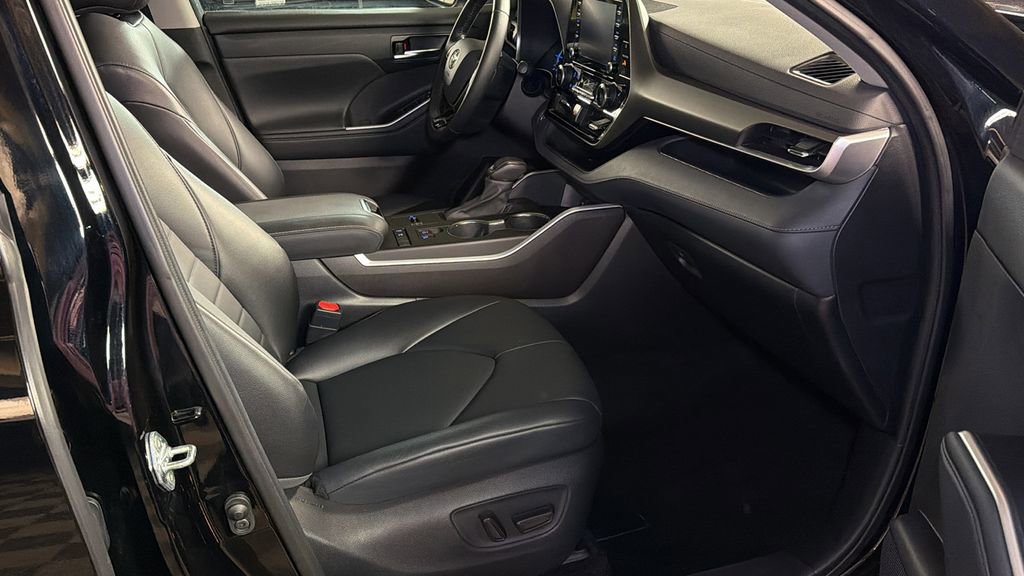 Used 2021 Toyota Highlander XLE image 10