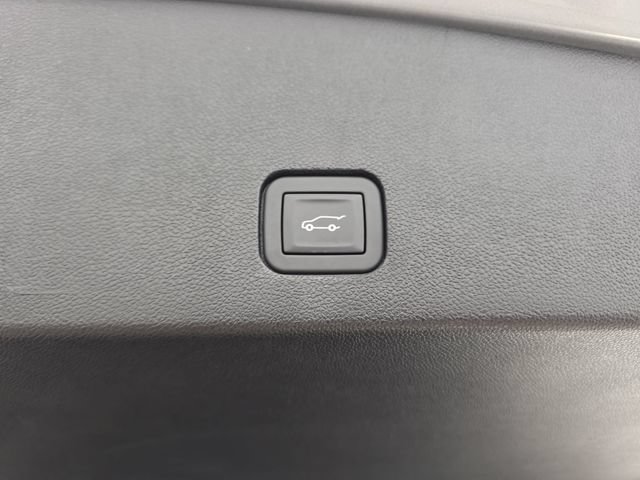 Certified 2025 Cadillac XT6 Premium Luxury FWD image 30