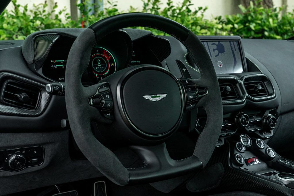 Used 2023 Aston Martin V8 Vantage Coupe RWD image 17
