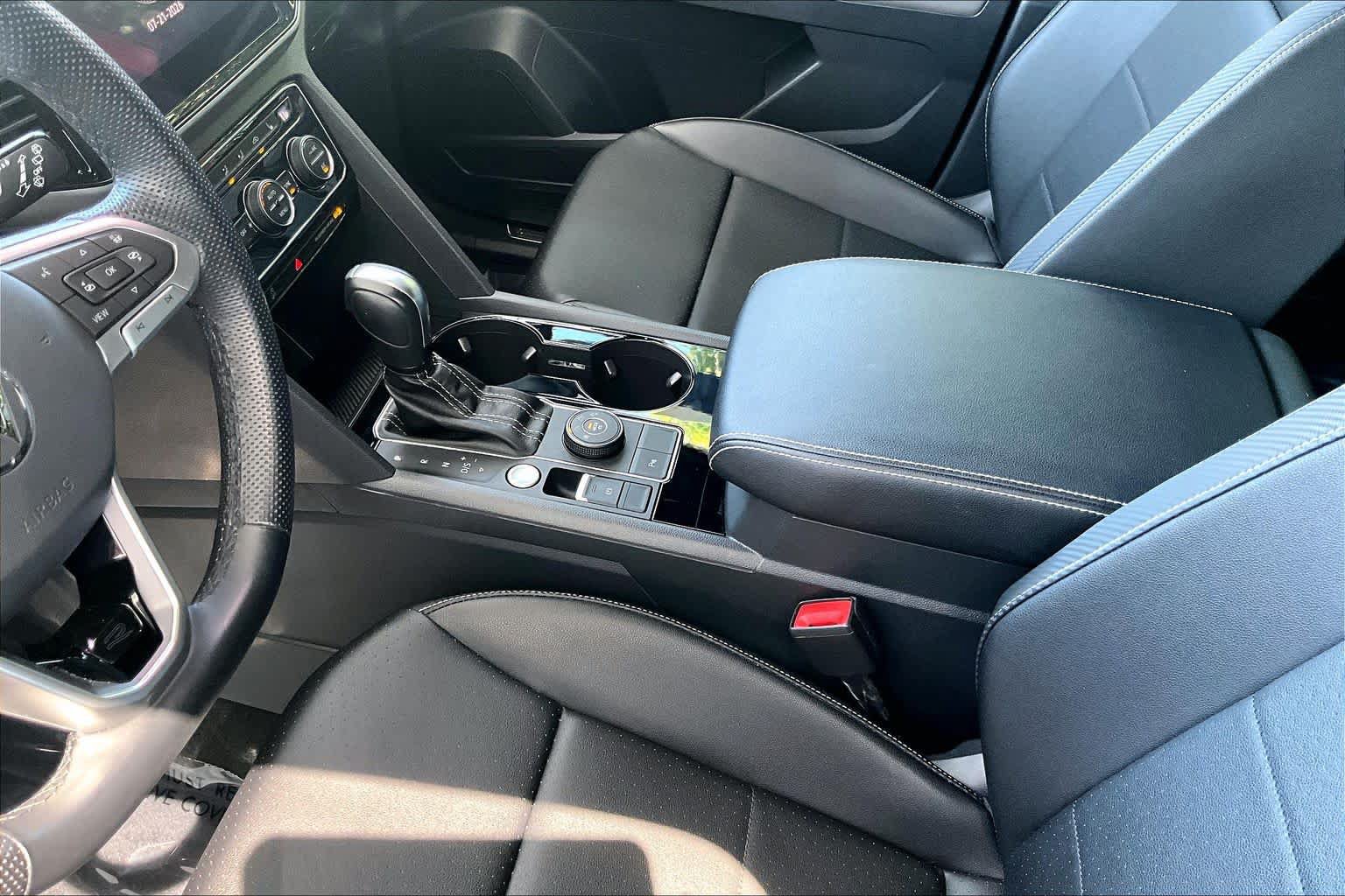Certified 2023 Volkswagen Atlas Cross Sport SEL R-Line AWD/4WD image 17