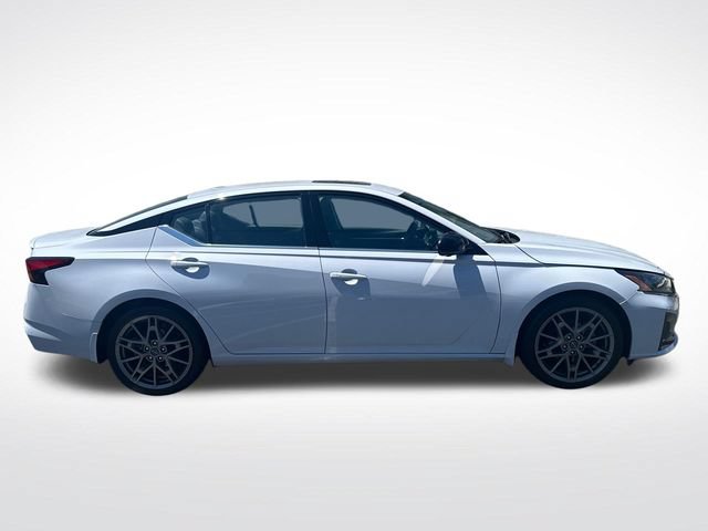 Used 2024 Nissan Altima 2.0 SR FWD image 2