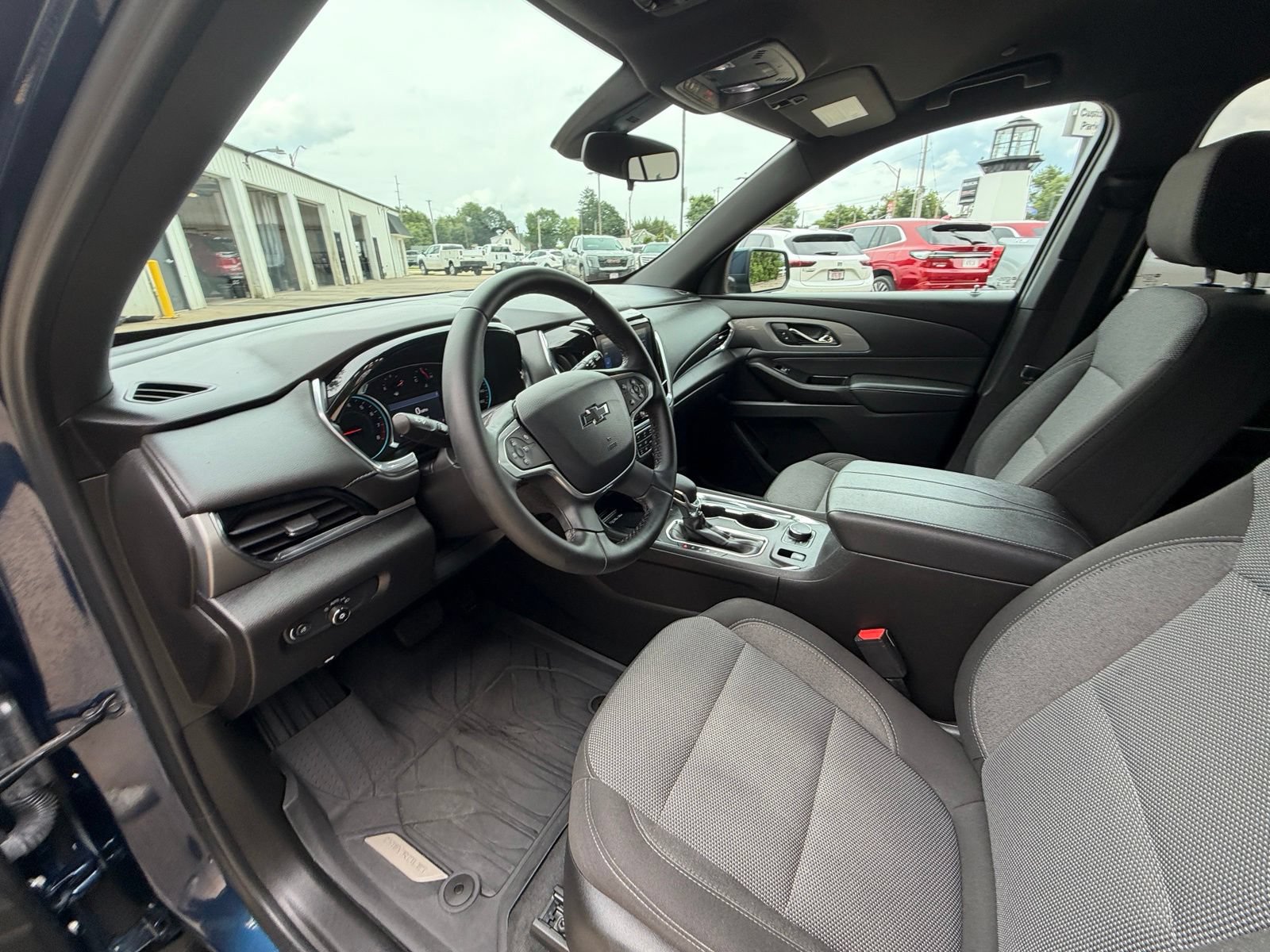 Used 2023 Chevrolet Traverse LT FWD image 10