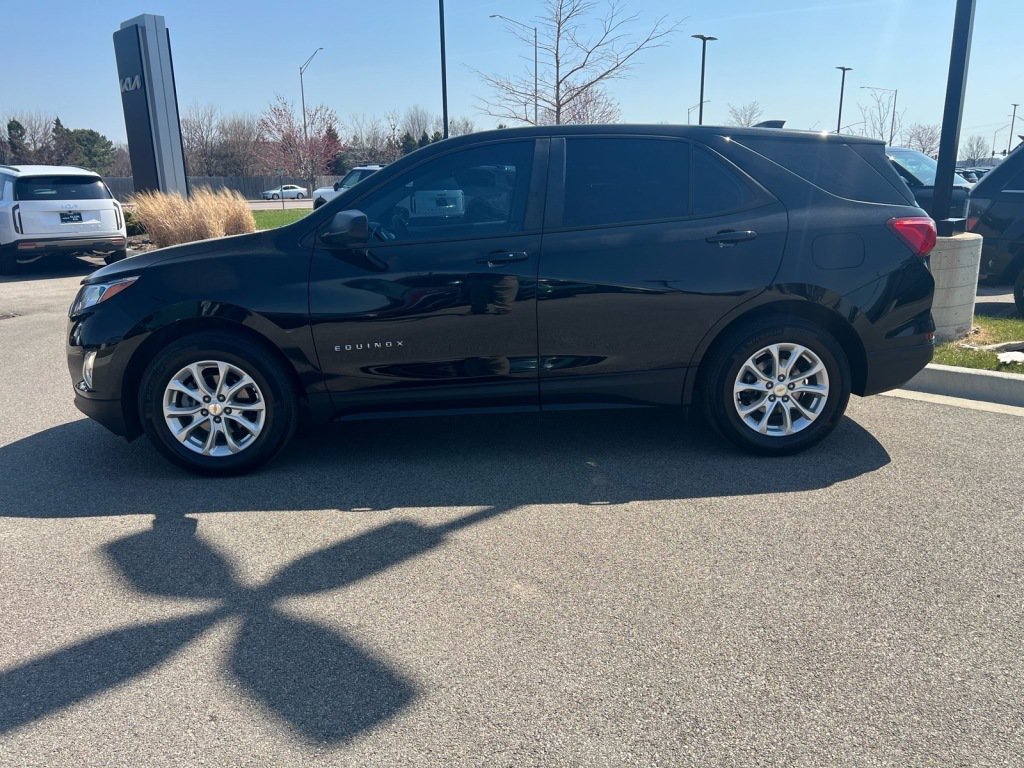 Used 2020 Chevrolet Equinox LS FWD image 3