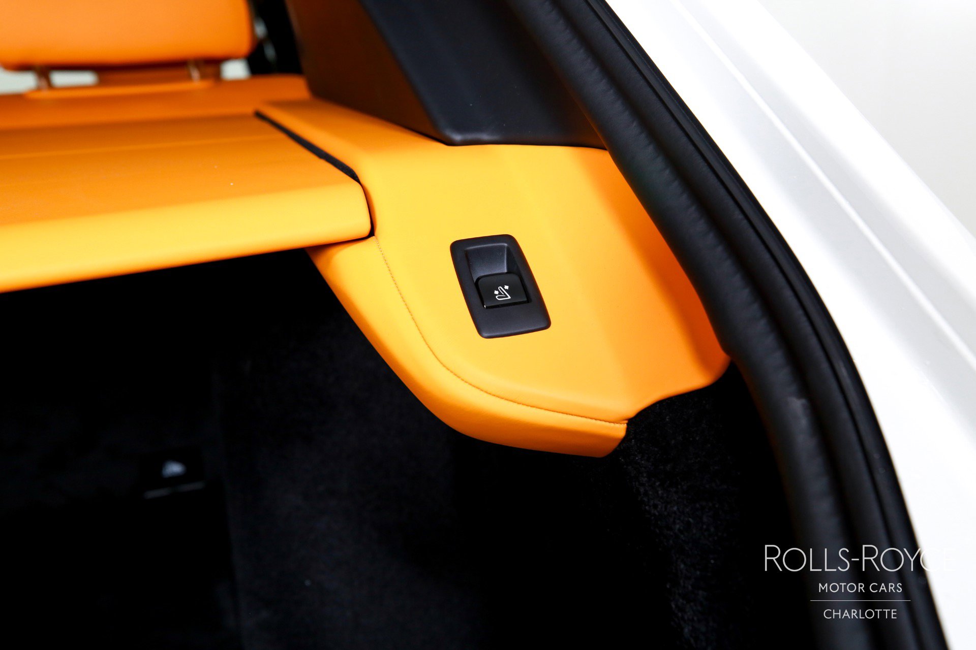 Used 2025 Rolls-Royce Cullinan Black Badge image 26