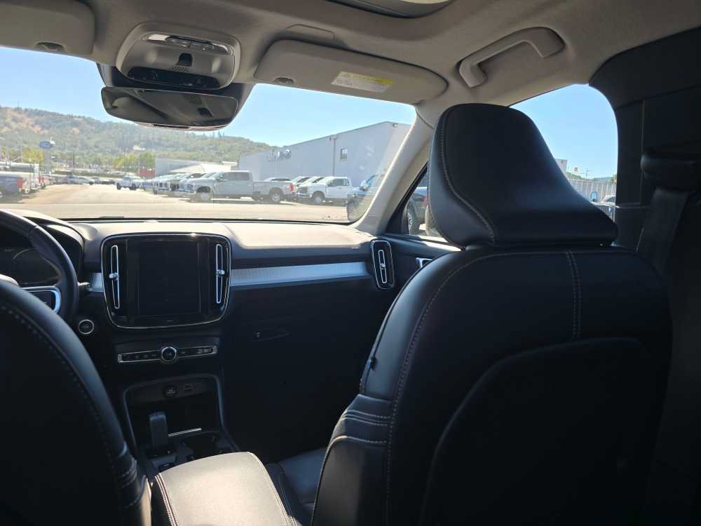 Used 2019 Volvo XC40 T5 Momentum AWD/4WD image 14