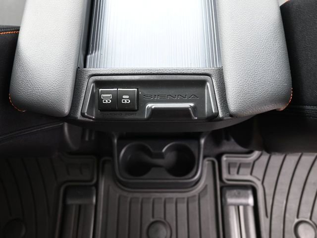 Used 2022 Toyota Sienna XSE AWD/4WD image 40