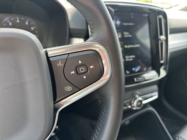 Used 2020 Volvo XC40 T5 Momentum w/ Protection Package Premier image 26