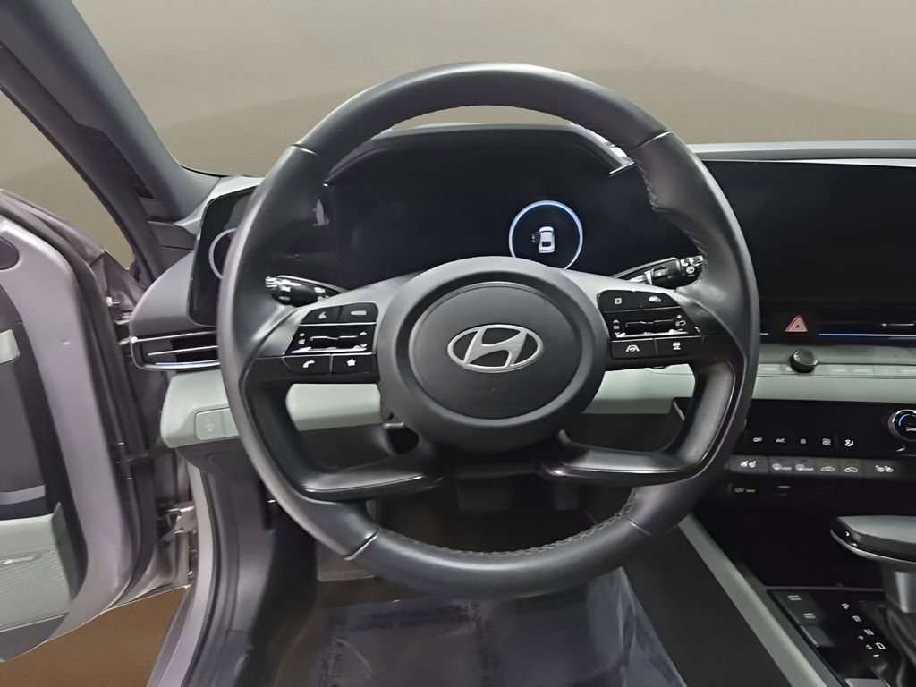 Certified 2025 Hyundai Elantra Limited image 22