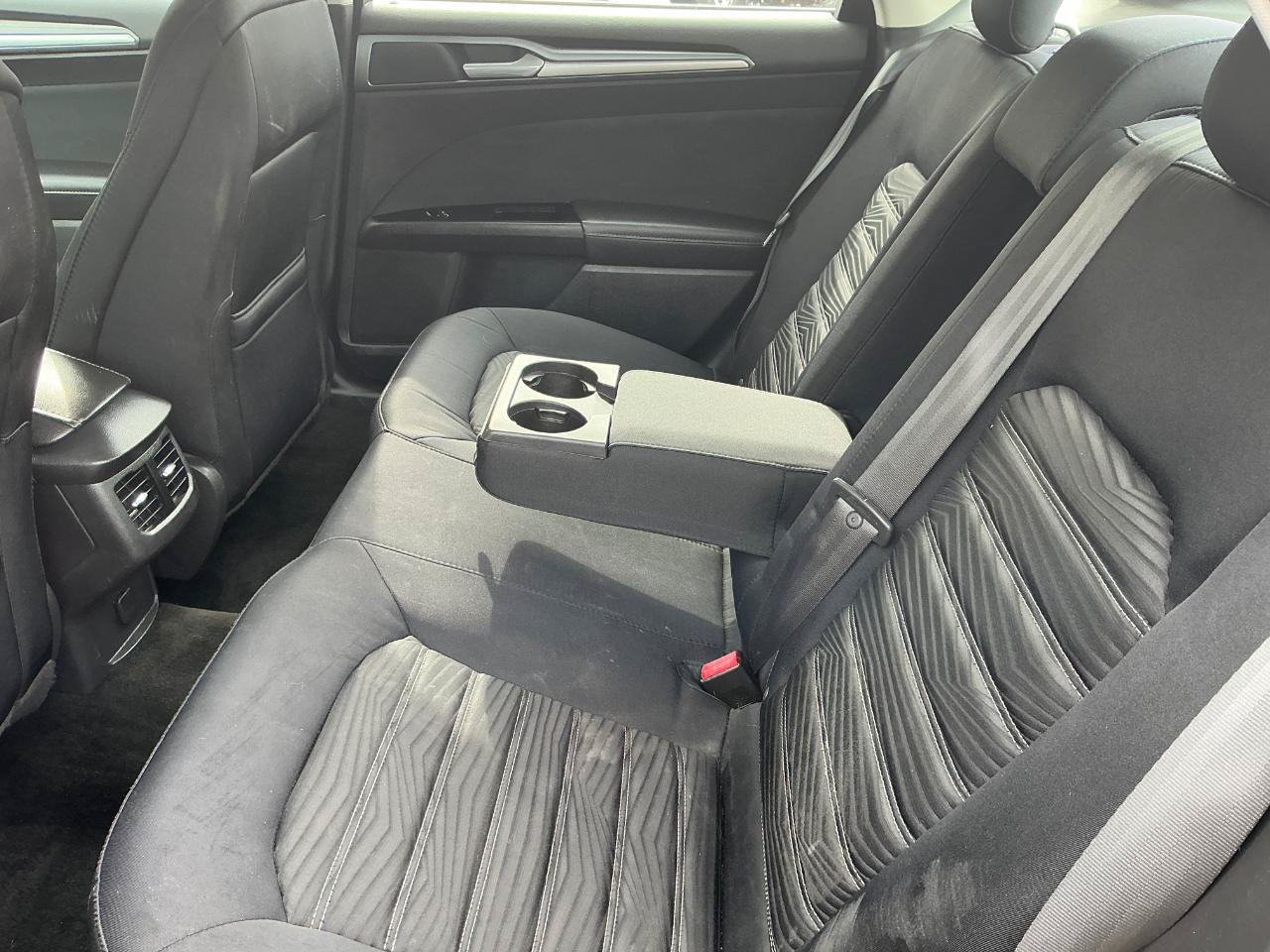 Used 2016 Ford Fusion SE FWD image 14