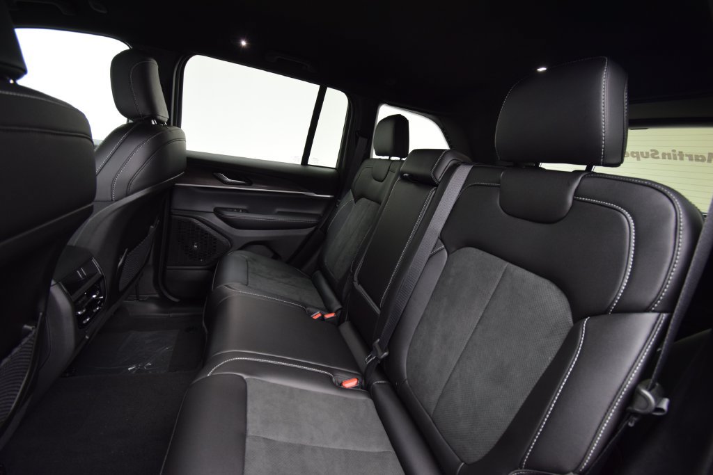 New 2026 Jeep Grand Cherokee Altitude AWD/4WD image 34