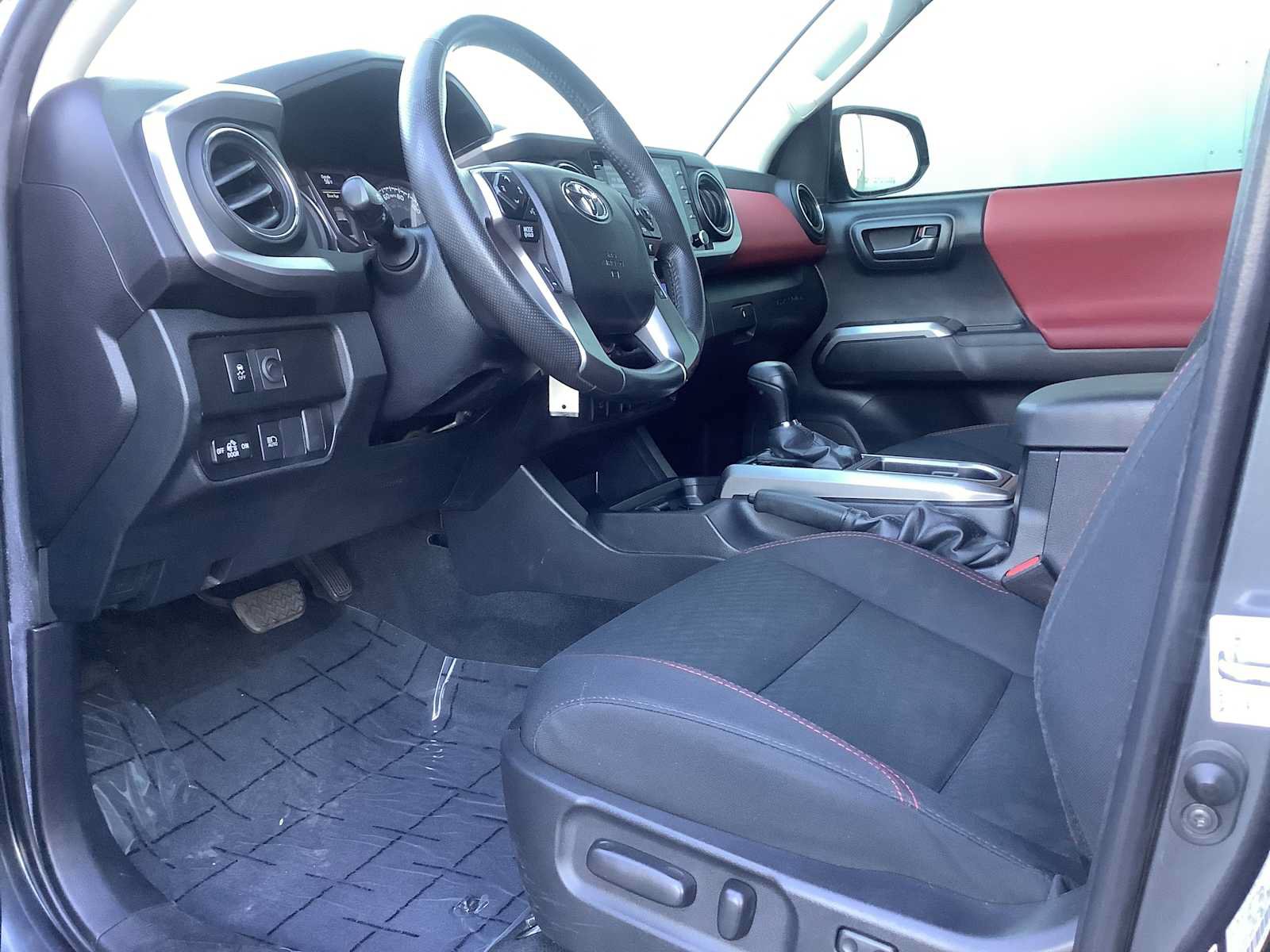 Used 2022 Toyota Tacoma SR5 AWD/4WD image 3
