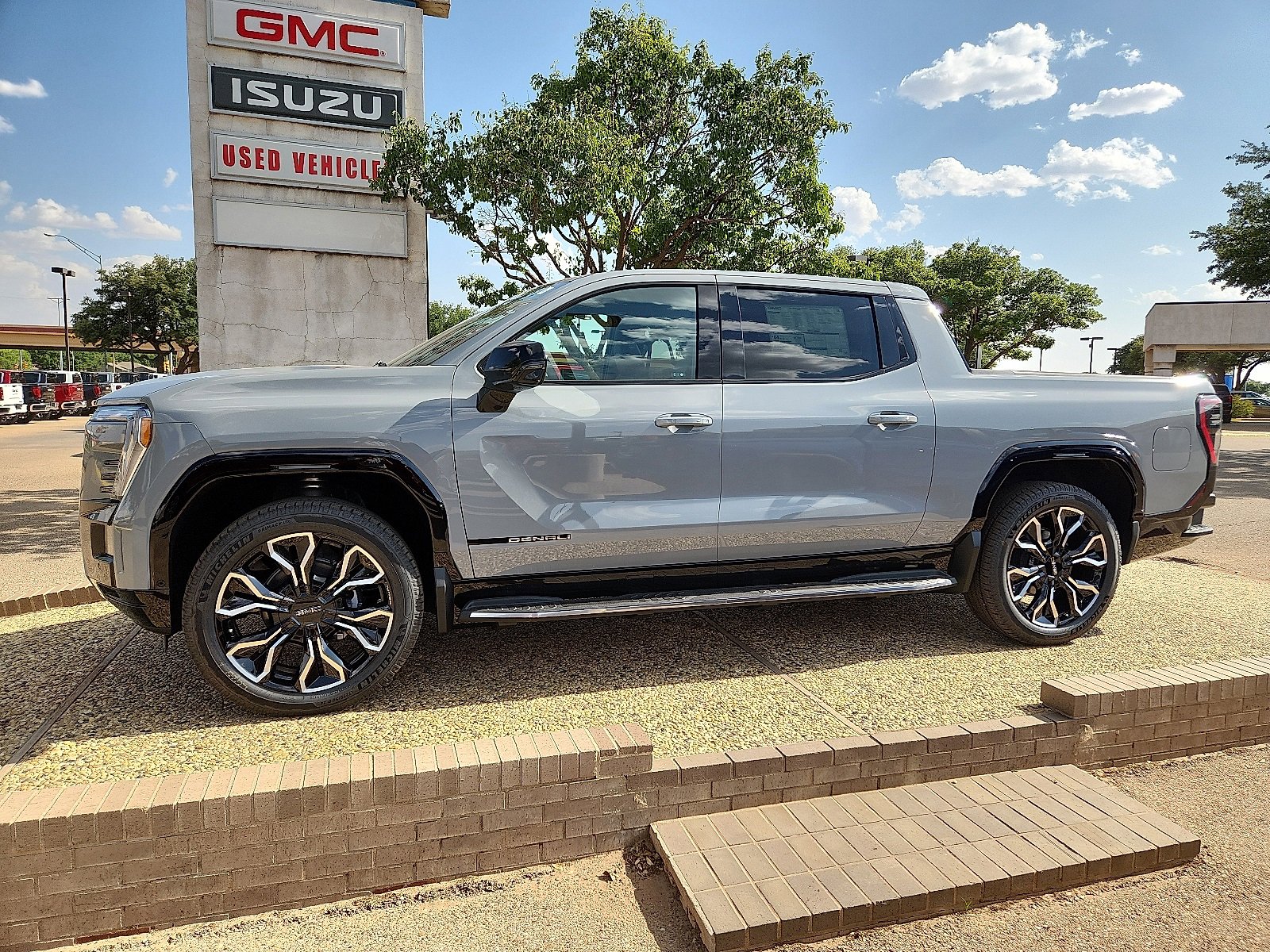 New 2025 GMC Sierra EV Denali image 2