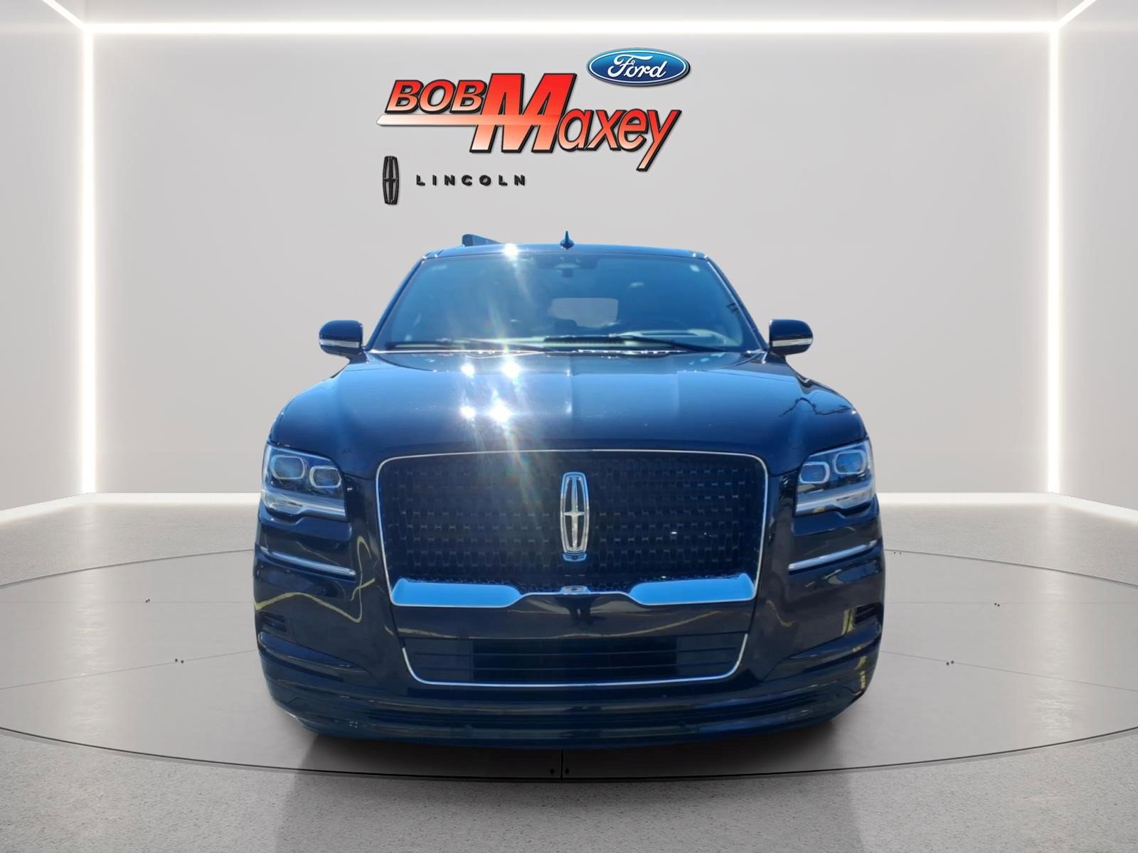 Used 2024 Lincoln Navigator L Reserve AWD/4WD image 2