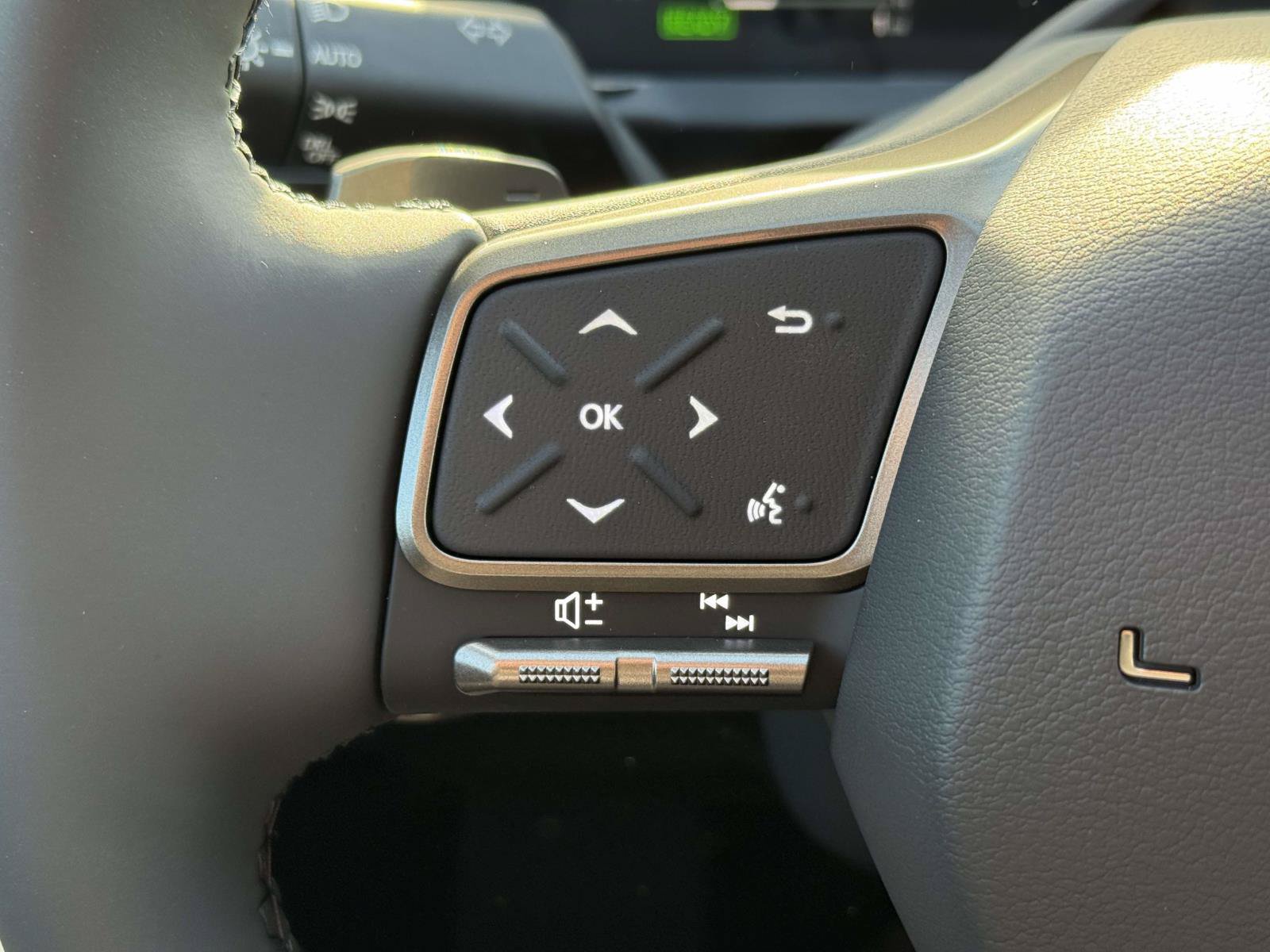 New 2026 Lexus ES 350h AWD w/ Convenience Package image 18