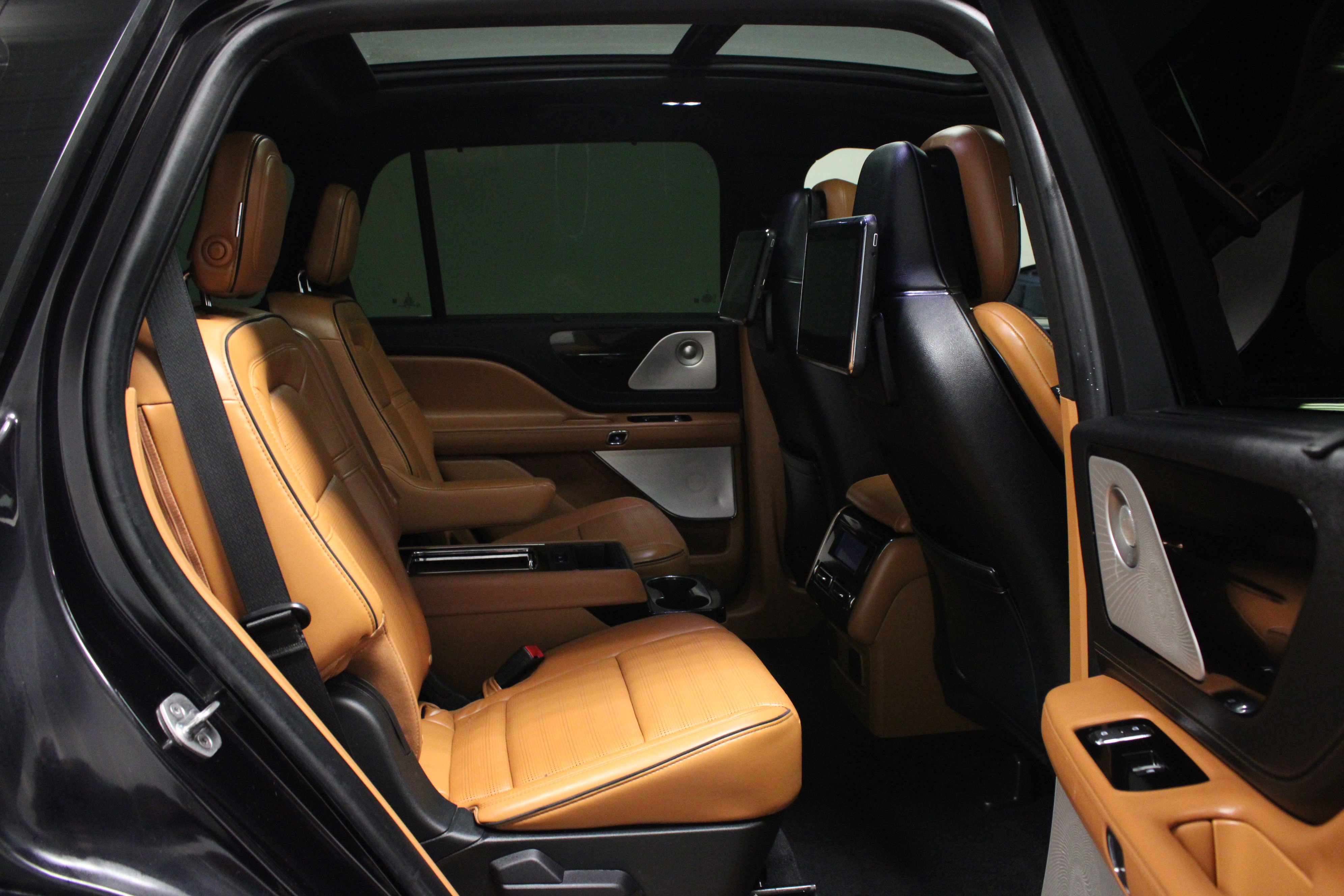 Used 2020 Lincoln Aviator Black Label Grand Touring w/ Class IV Trailer Tow Package image 17