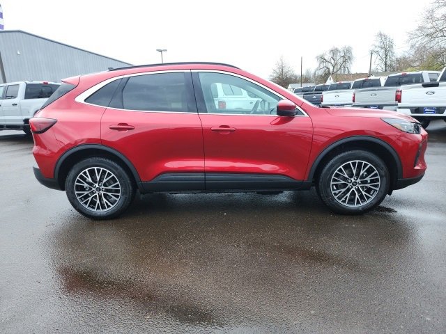 New 2025 Ford Escape SE w/ PHEV Premium Package image 10