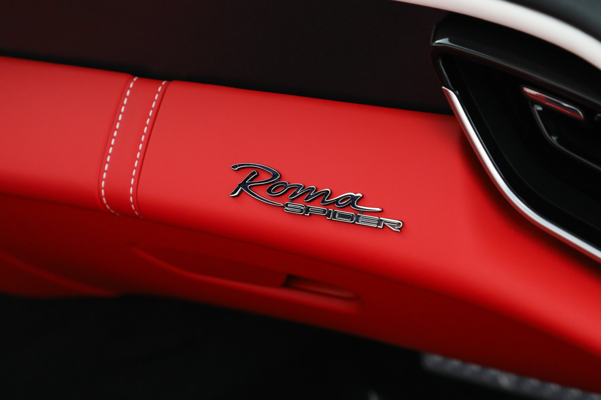 Certified 2025 Ferrari Roma Spider RWD image 21
