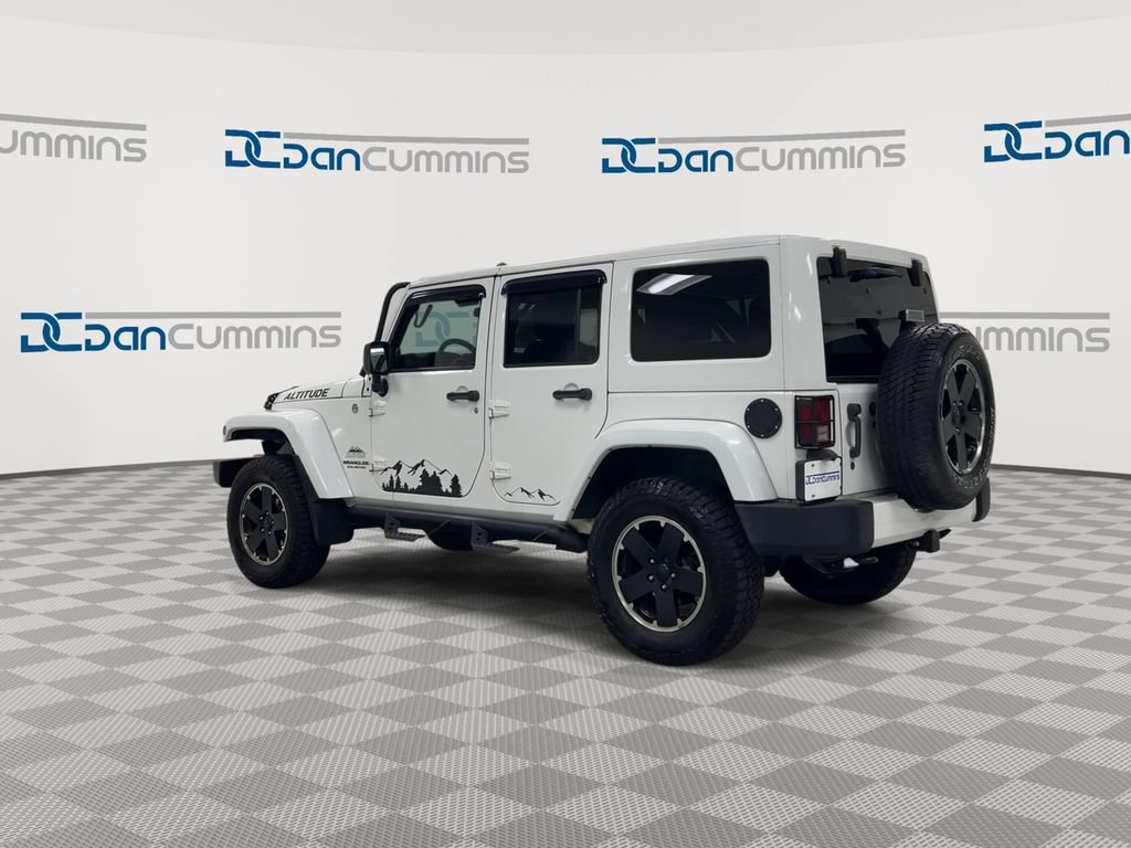 Used 2012 Jeep Wrangler Unlimited Sahara AWD/4WD image 6