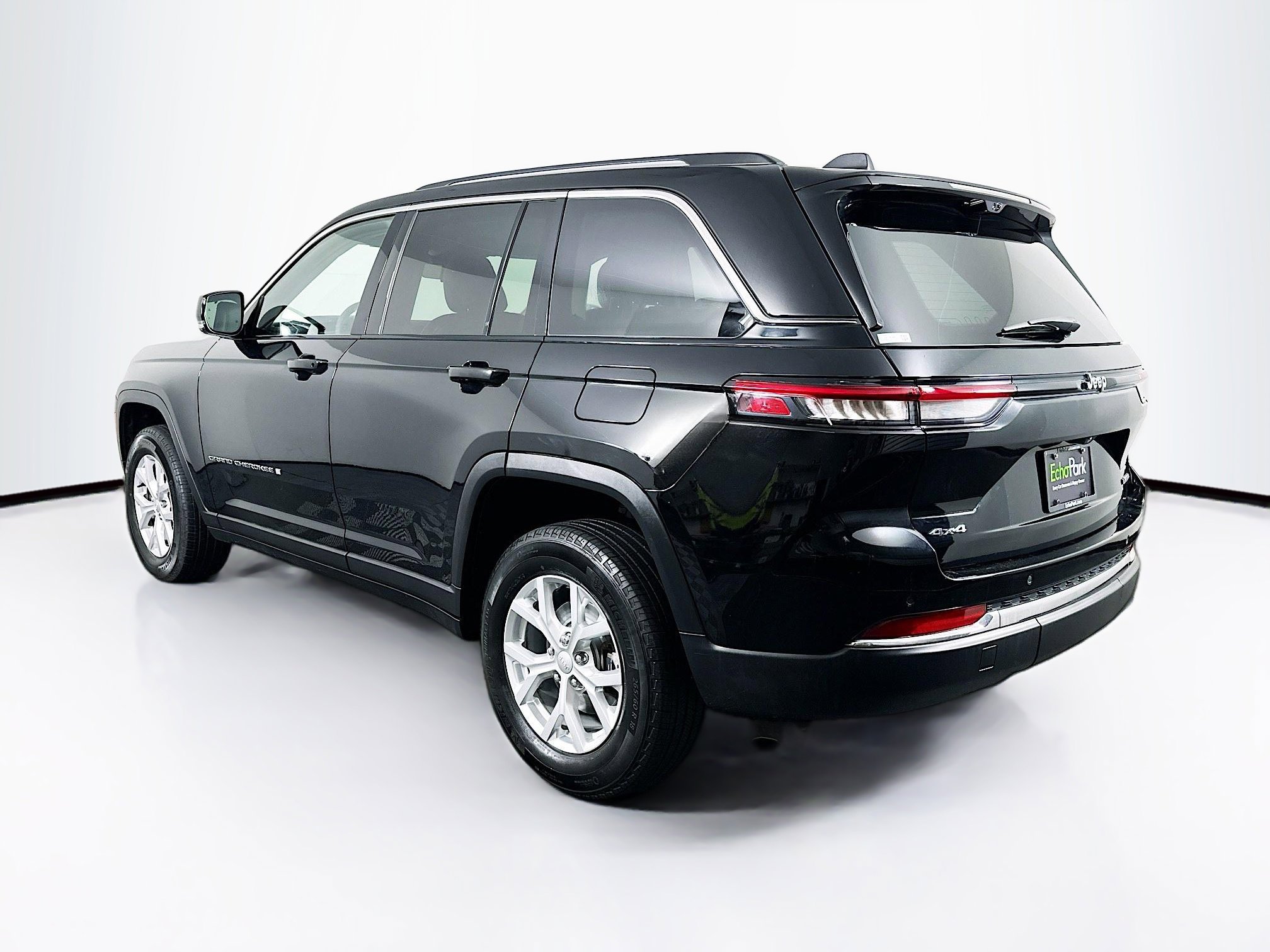 Used 2023 Jeep Grand Cherokee Limited w/ Luxury Tech Group II image 5