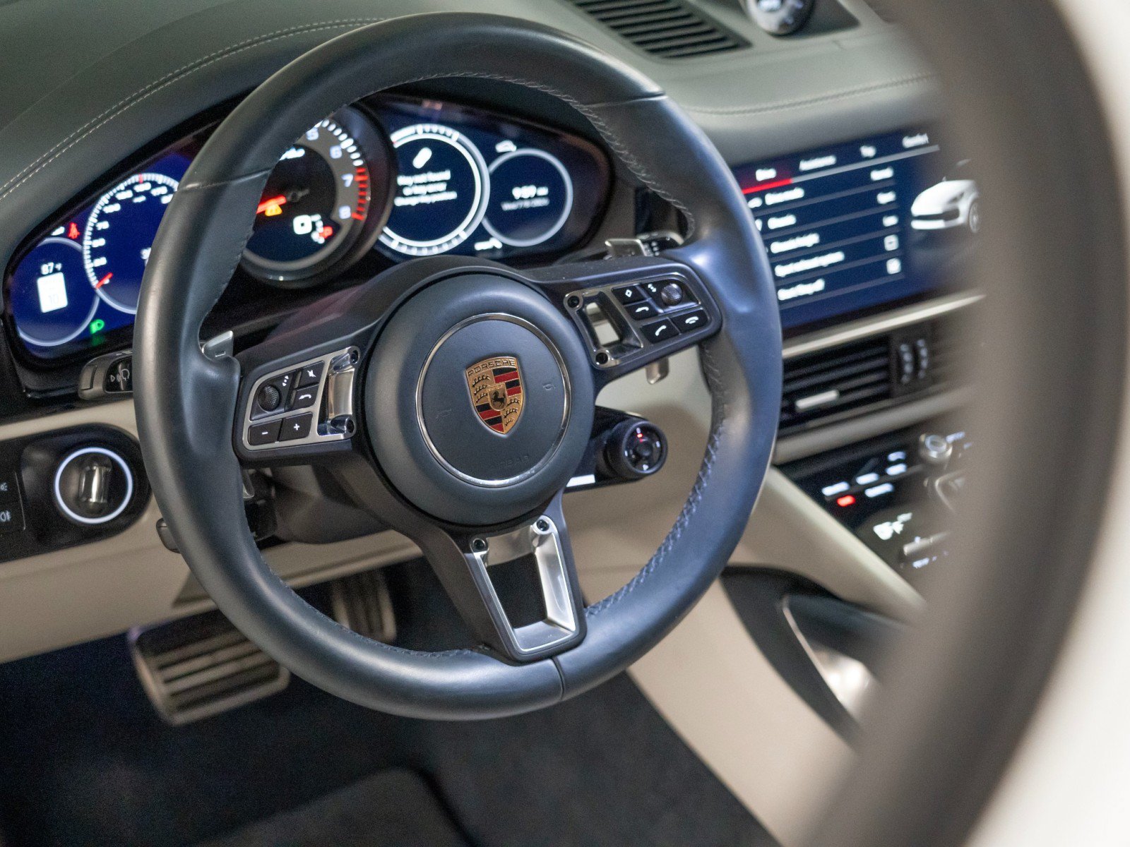 Certified 2023 Porsche Cayenne Turbo AWD/4WD image 14