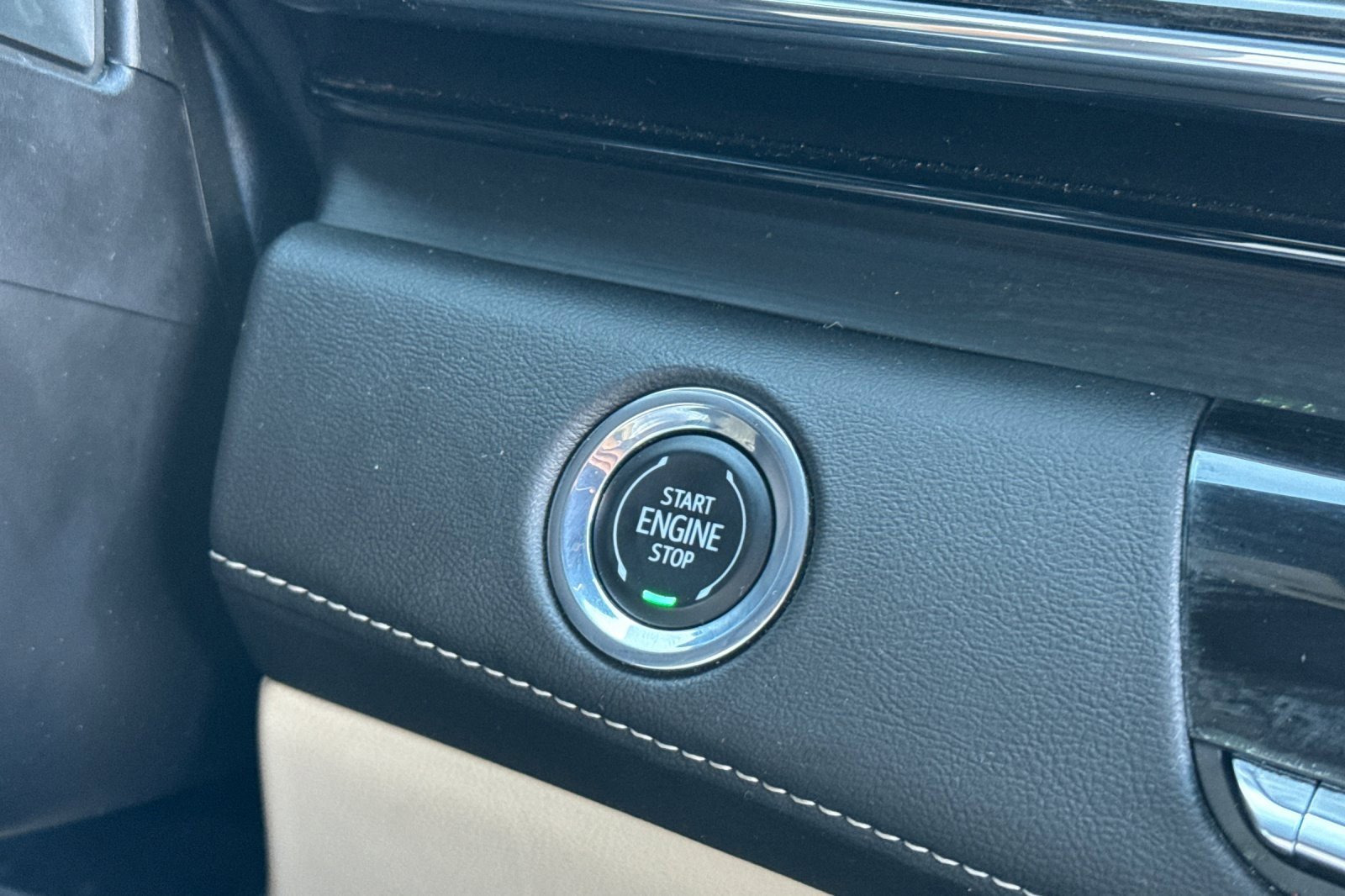 Used 2023 Cadillac Escalade ESV Premium Luxury image 31